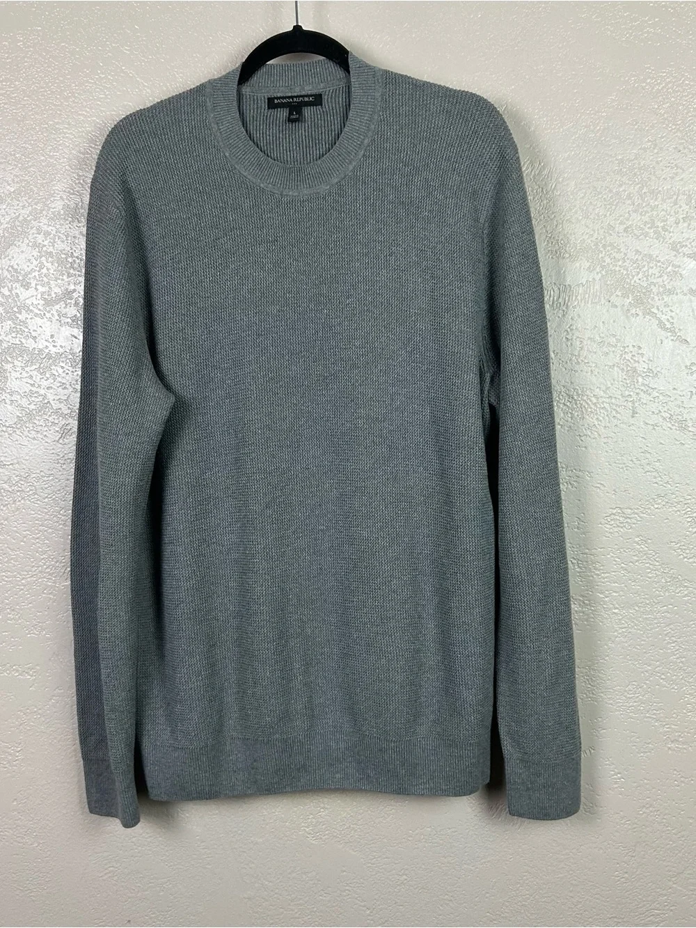 Banana Republic Men’s Light Gray Crewneck Sweater